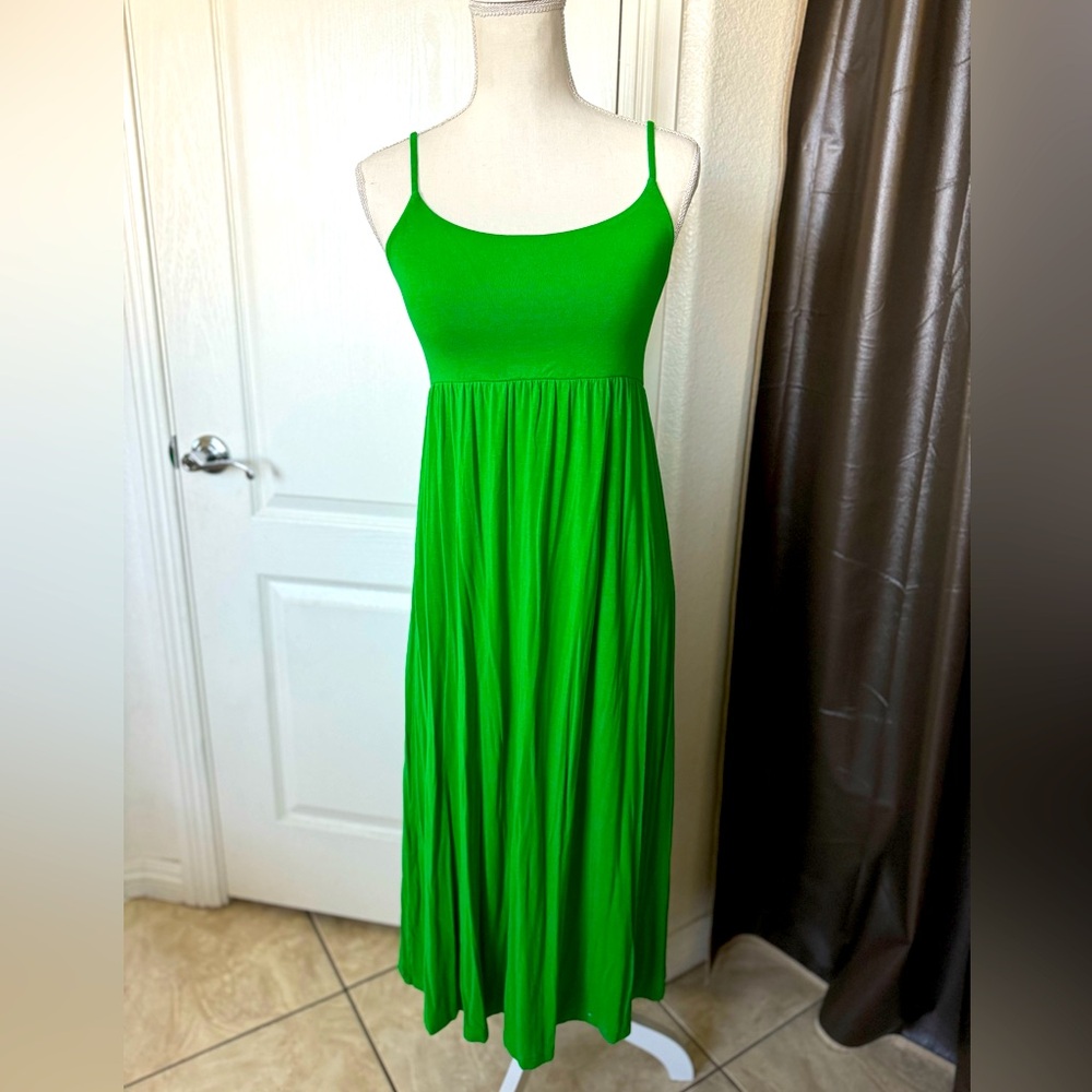 Size M green summer dress